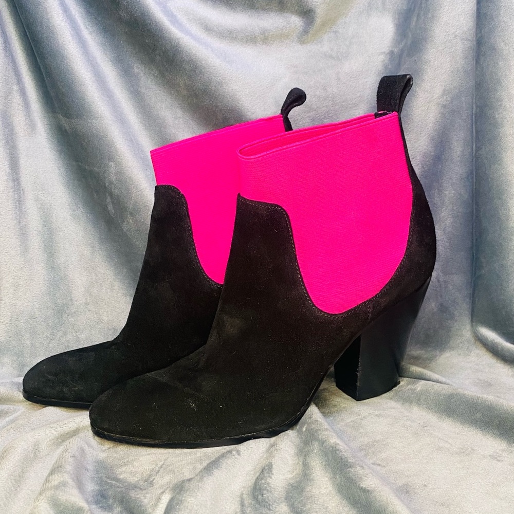 VICTORIAS SECRET BLACK PINK BOOTIES SIZE 8 B